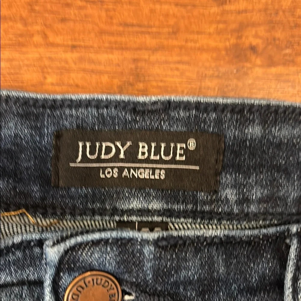 Judy Blue boyfriend fit distressed jeans 9/29 - Picture 4 of 8